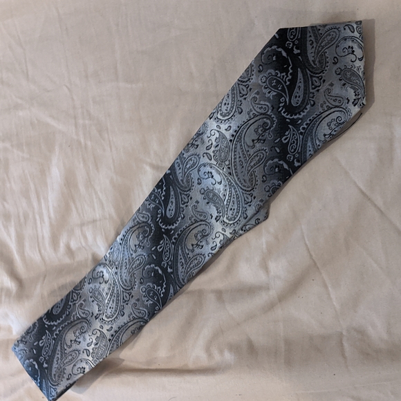 Silver and grey Mario Ferrari paisley tie - Picture 1 of 2